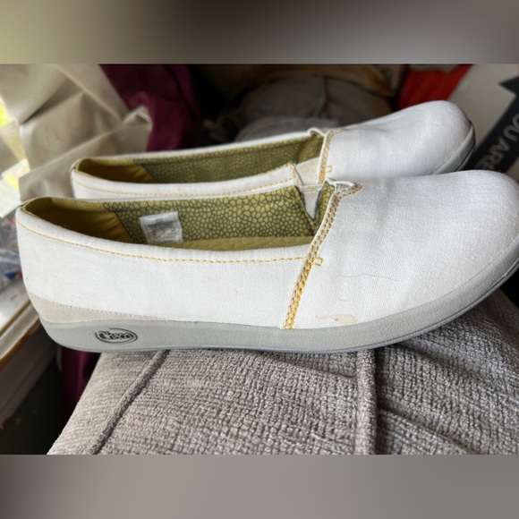 CHACOS white slip ons - Picture 2 of 7